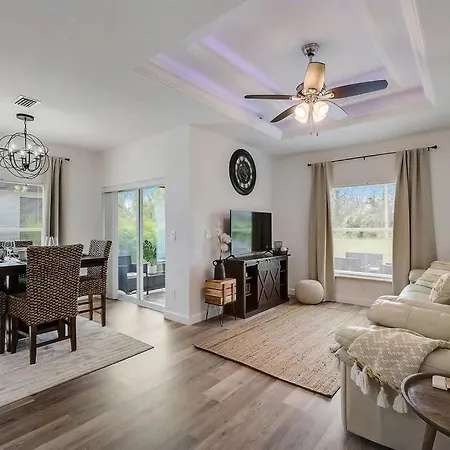 Family Villa King Bed, 3 Bedrooms 2Baths, 7 Guests, Close To Beaches, Golfing, Fishing